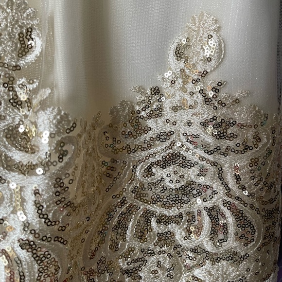 GORGEOUS GORGEOUS GORGEOUS!! Cream and gold princess dress. Girlβs size 5. NWT. - Picture 6 of 10